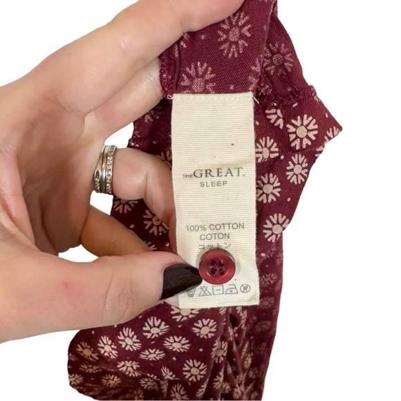 THE GREAT. The Sleep Long John Henley Pajama Top in Maroon Frost Floral 3/Large - Picture 10 of 11